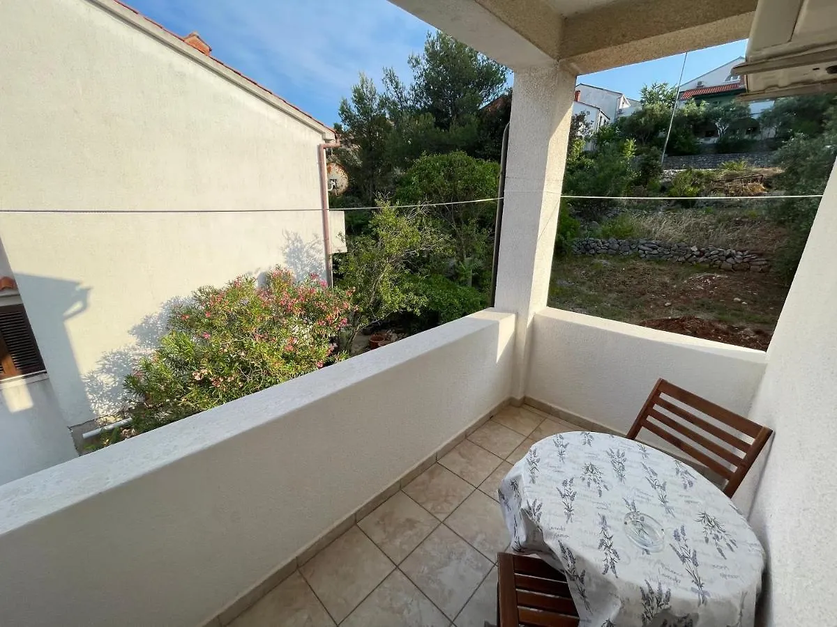 Apartment Marina مالي لوشينغْ
