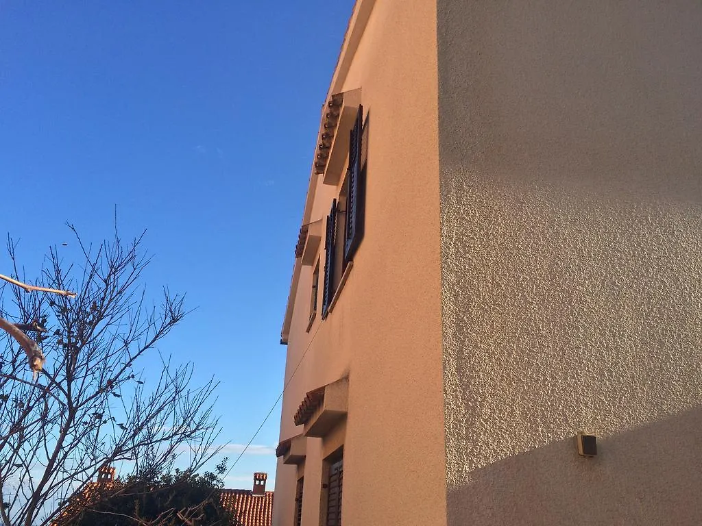 Apartment Marina مالي لوشينغْ 0*,