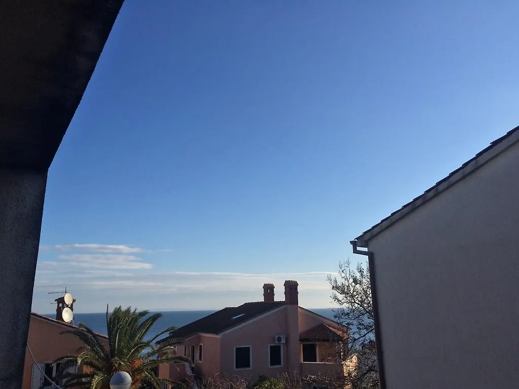 Apartment Marina مالي لوشينغْ